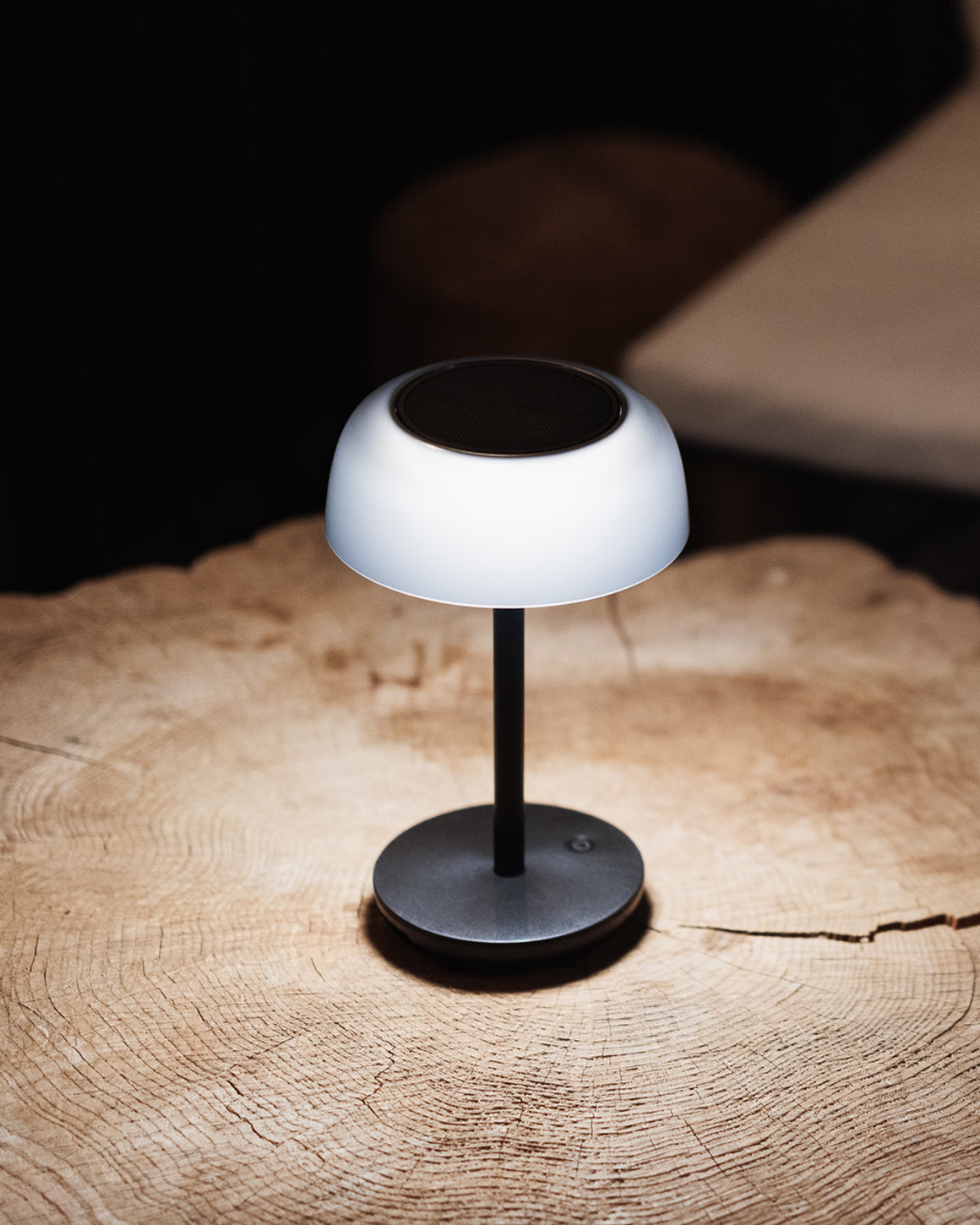 Lume Cube Solar LED Outdoor Table Lamp