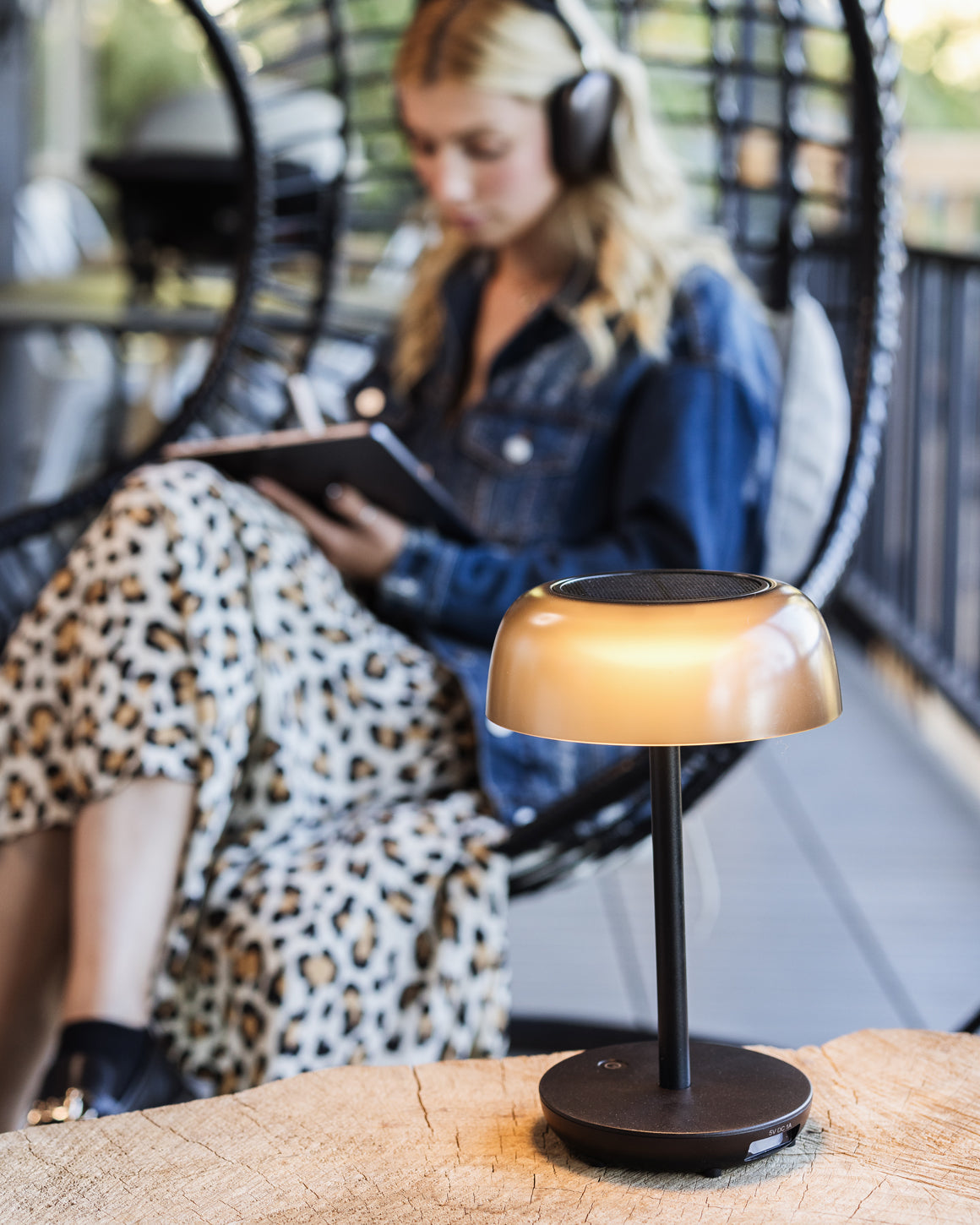 Lume Cube Solar LED Outdoor Table Lamp