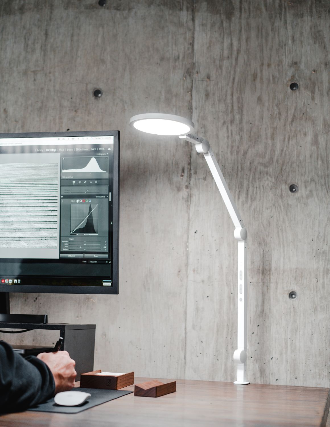 Lume Cube Edge Light 2.0 White LED Desk Lamp